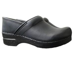 dansko wide width clogs